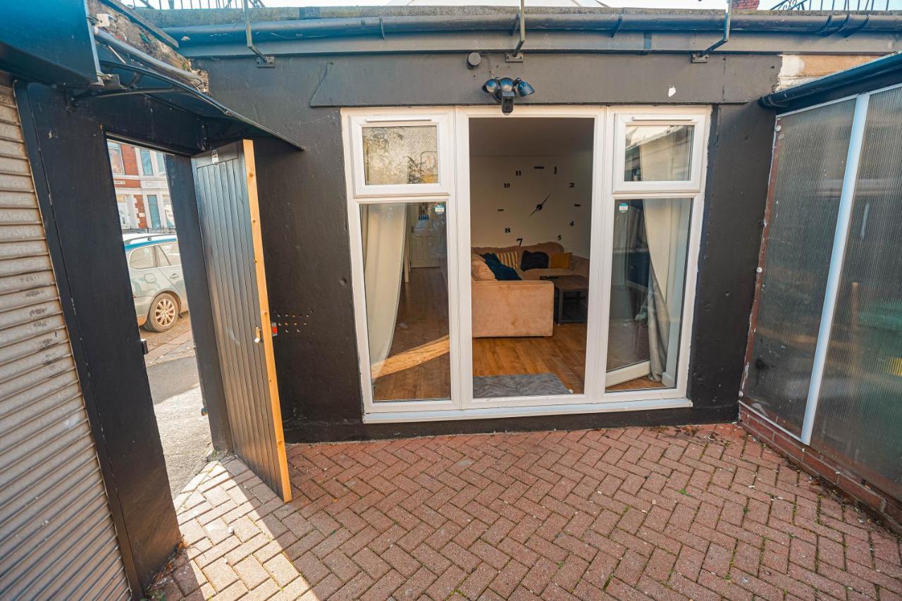 Private And Spacious 2 Bedroom House - Free Parking! Cardiff Luaran gambar