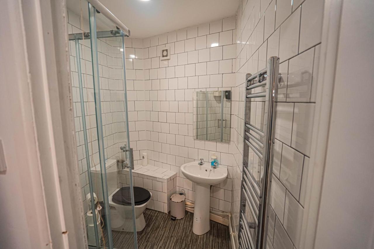 Private And Spacious 2 Bedroom House - Free Parking! Cardiff Luaran gambar