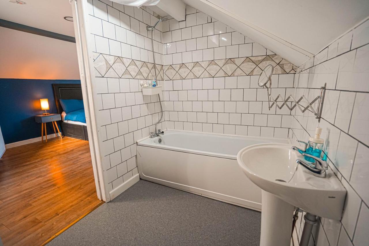 Private And Spacious 2 Bedroom House - Free Parking! Cardiff Luaran gambar