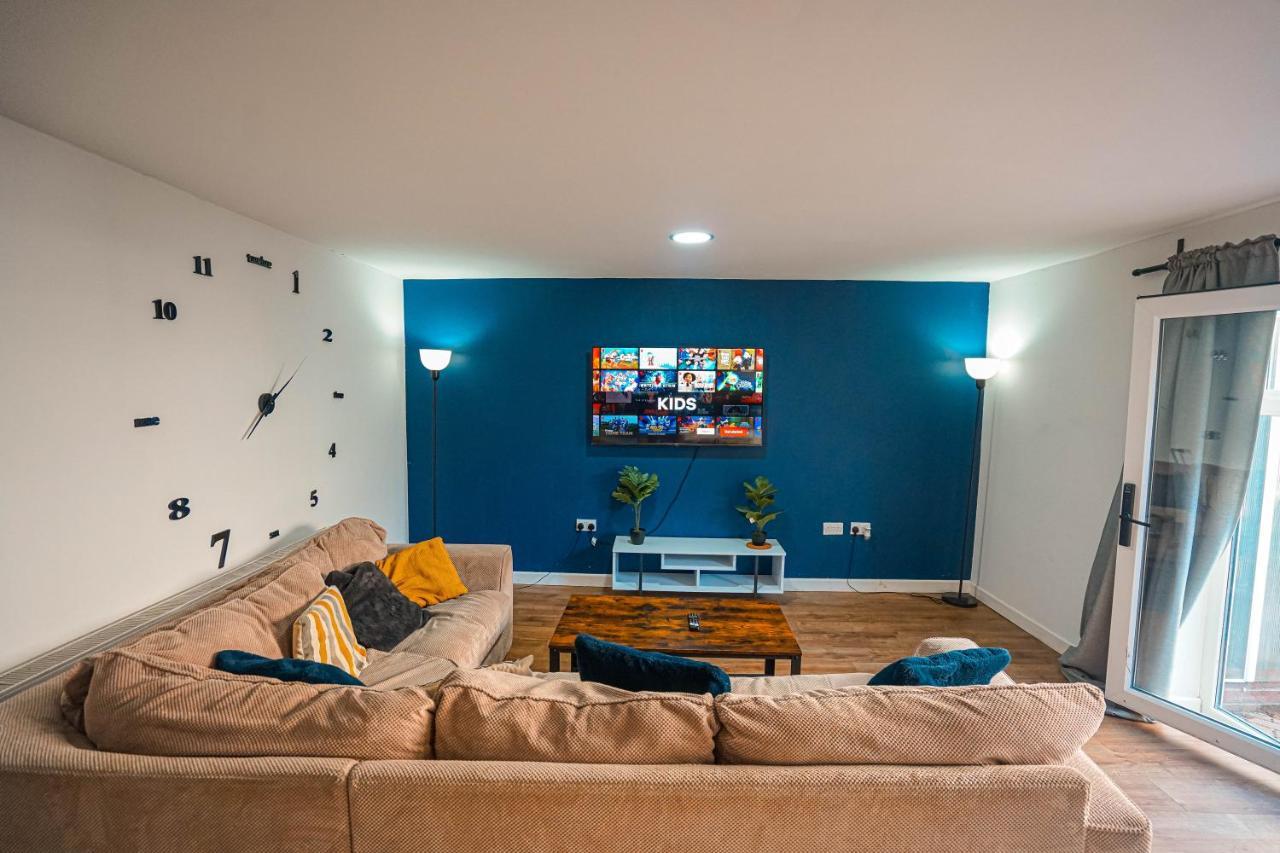 Private And Spacious 2 Bedroom House - Free Parking! Cardiff Luaran gambar