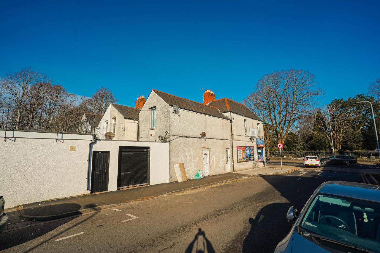 Private And Spacious 2 Bedroom House - Free Parking! Cardiff Luaran gambar